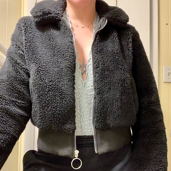 🌹IRIS🌹 Black teddy cropped zip up coat. Size L - Picture 2 of 7